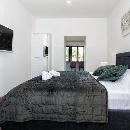 Arena Delight Studio Apartments Pula Exterior foto