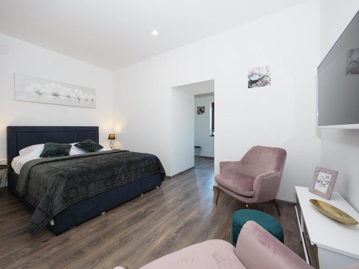 Arena Delight Studio Apartments Pula Exterior foto